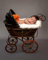 Kai in Burnet (Newborn)